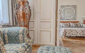 Historical Center Art Villa With Hot-Tub, Terrace And Garden